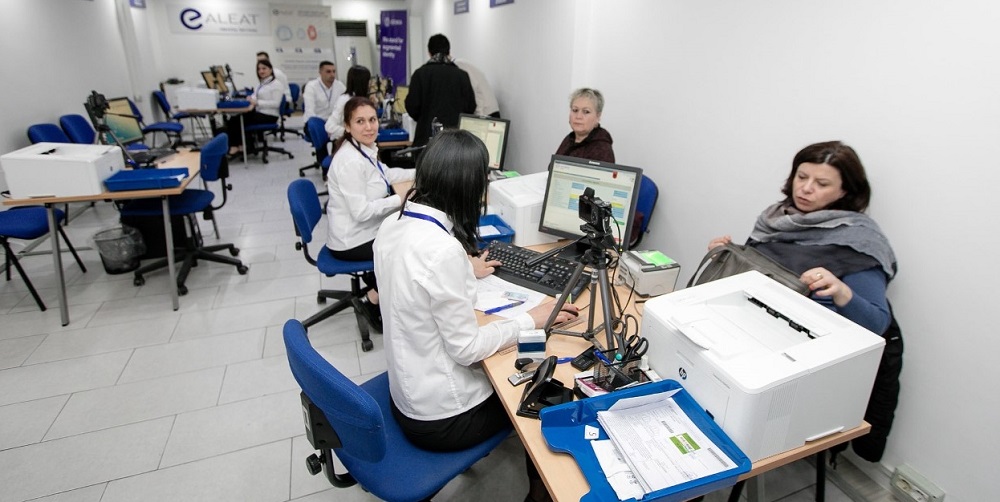 Qeveria pritet te zgjase koncesionin e pasaportave